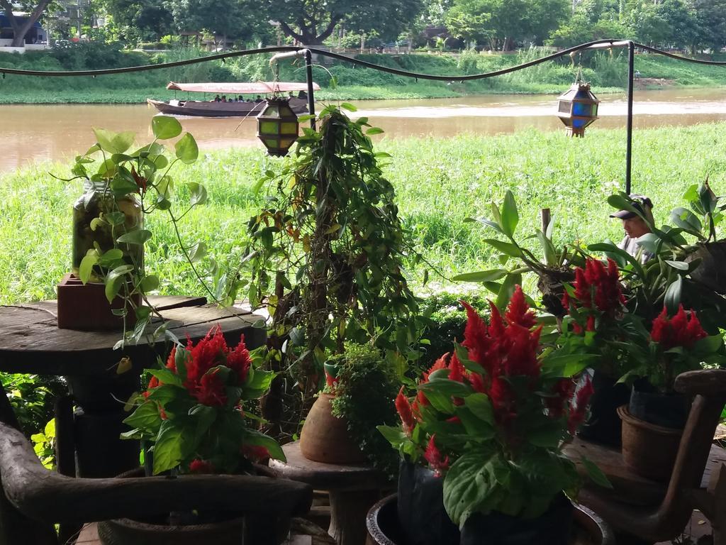 Hollanda Montri Guesthouse Chiang Mai Exterior foto