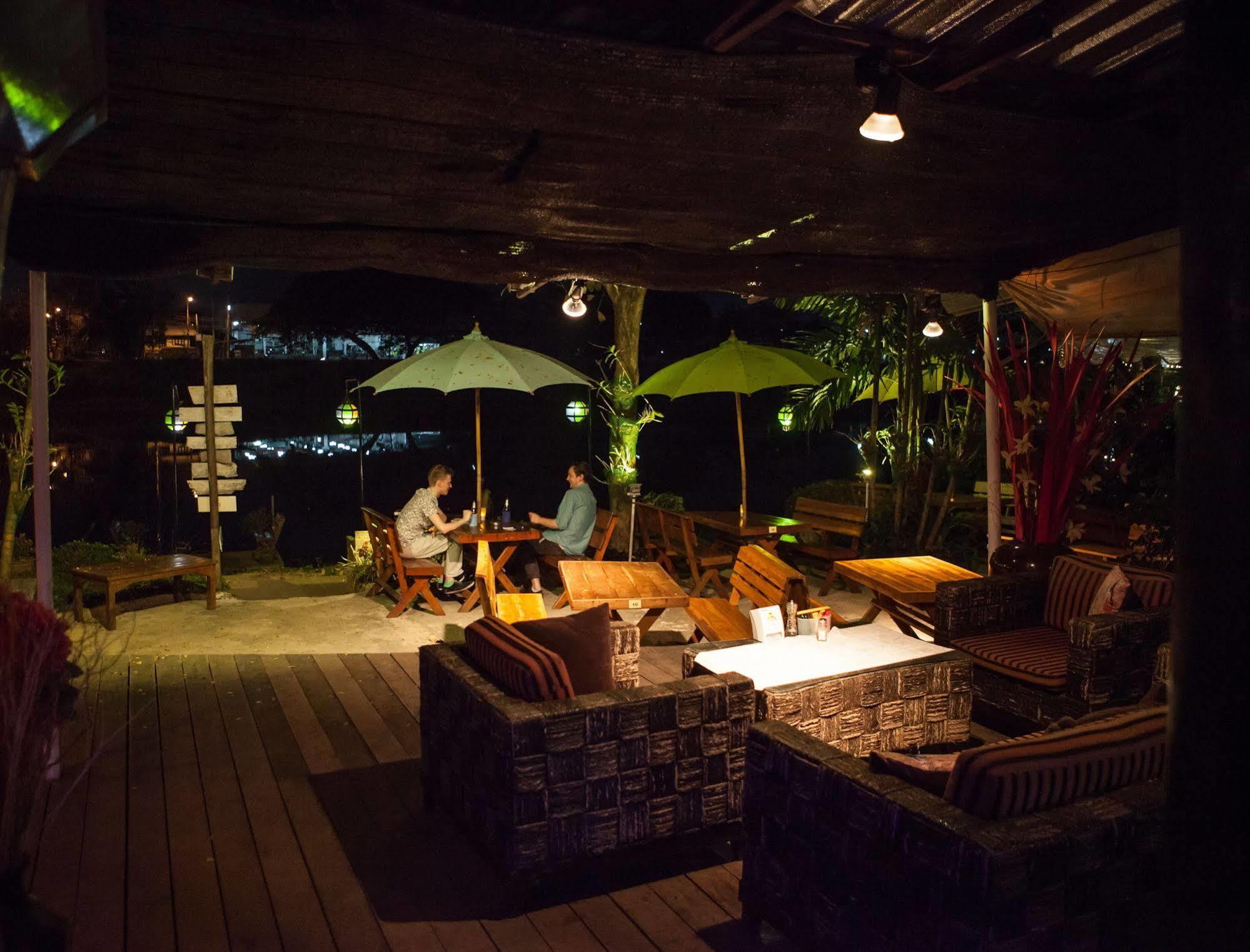 Hollanda Montri Guesthouse Chiang Mai Exterior foto